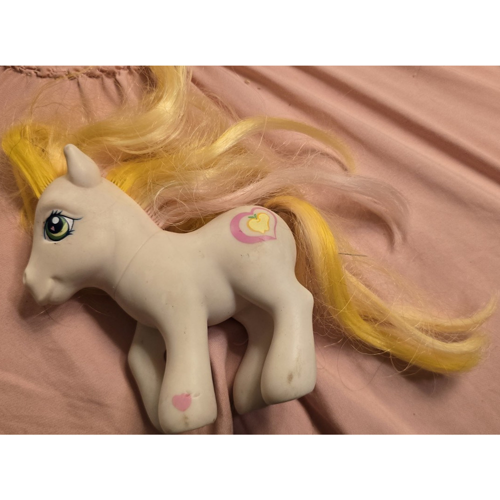 Hasbro My Little Pony White Pony 2002 Yellow Mane Vintage Toy Figure